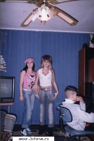 Poze cu useri de pe hub - uite mai aia blonda sunt eu nu ca sunt sexy?LOL - De Toate Pentru Toti