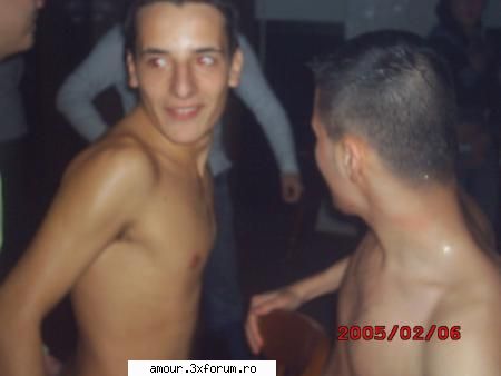 Sa ne cunoastem cu totii - sa va mai dau niste poze una sexy acum :D - De Toate Pentru Toti